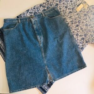 Eddie Bauer Since 1920 Denim Skirt with front slit.